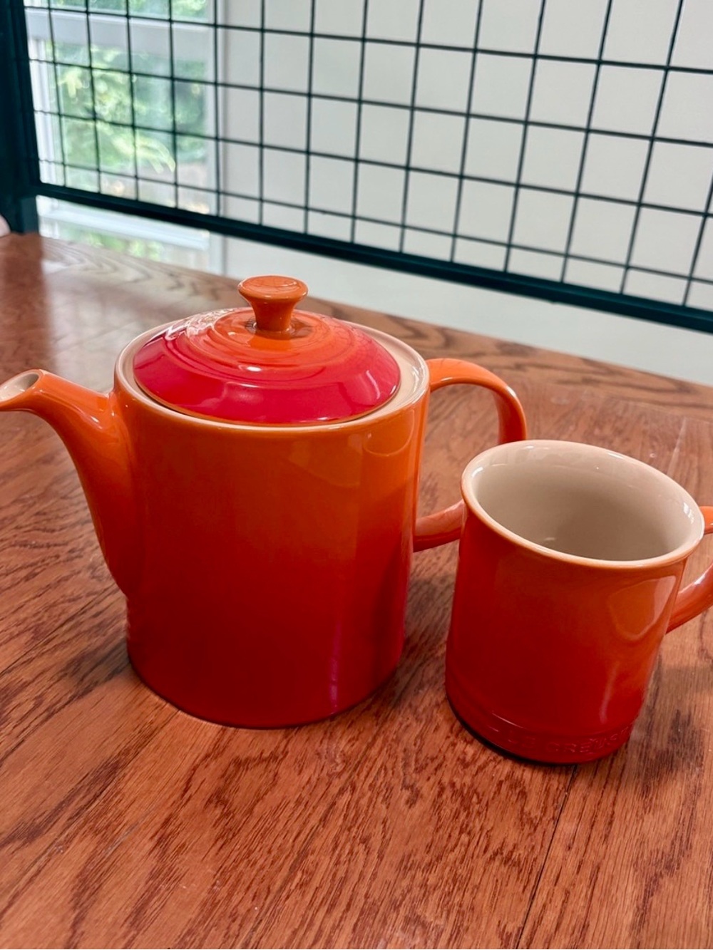 Le Creuset 1.3 L Grand Tea Pot & 400 ml Coffee Mug in Flame
